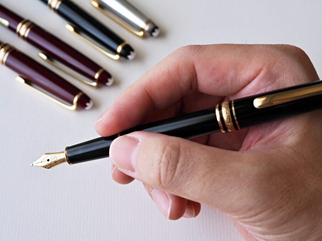 人気が高 MONTBLANC - モンブラン 万年筆 プラチナ クラシックサイズの