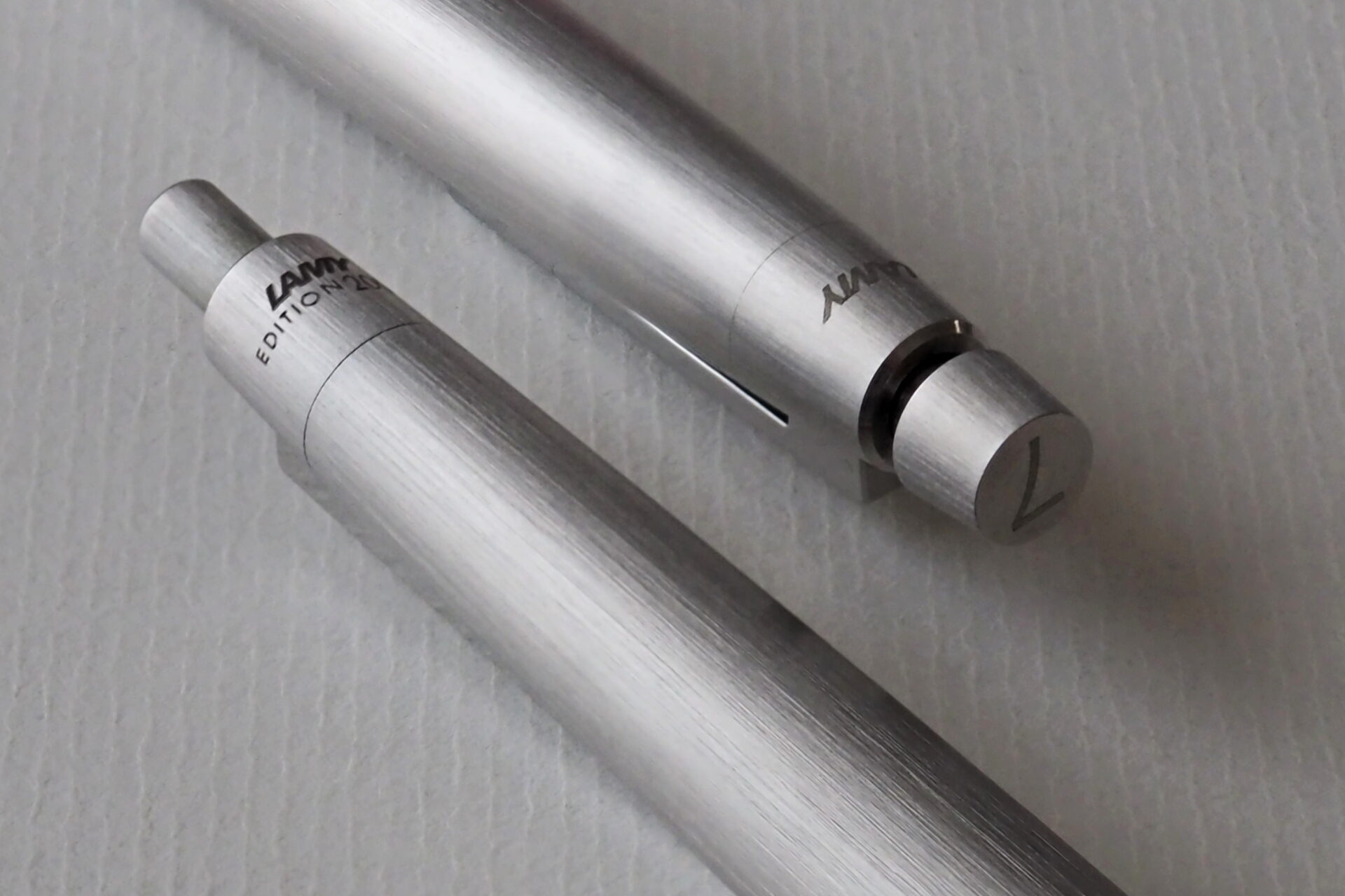 LAMY2000 の総金属軸「EDITION 2000」とジェットストリーム M17の相性